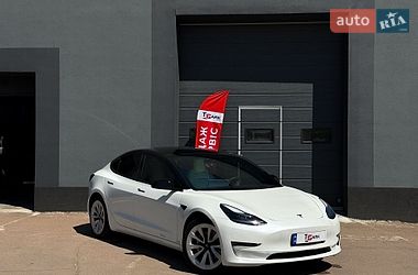 Tesla Model 3  2022