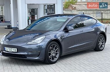 Tesla Model 3  2020