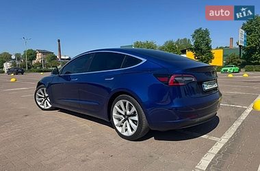 Tesla Model 3  2020