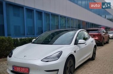 Tesla Model 3  2021