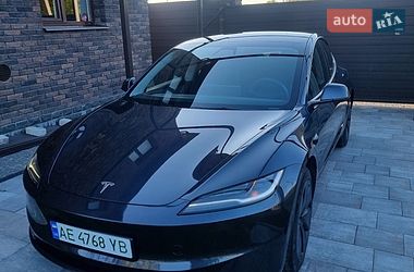 Tesla Model 3  2024
