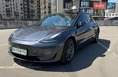 Tesla Model 3  2021