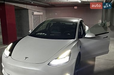 Tesla Model 3  2022