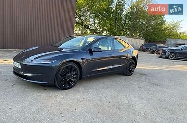 Tesla Model 3  2024