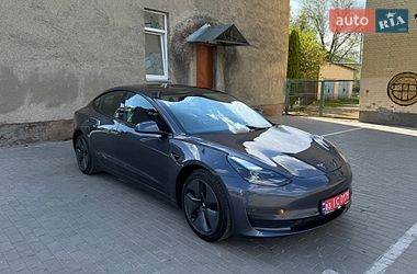 Tesla Model 3  2021