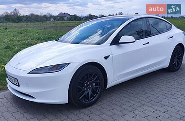 Tesla Model 3  2024