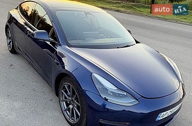 Tesla Model 3  2022