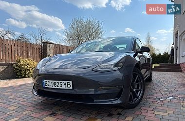 Tesla Model 3  2021