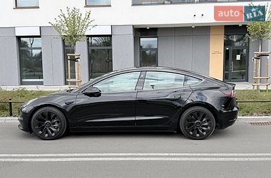 Tesla Model 3  2019