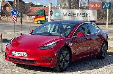 Tesla Model 3  2019
