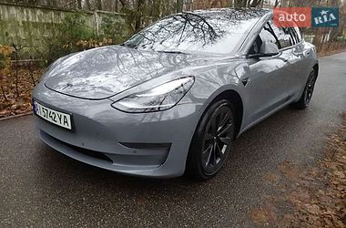 Tesla Model 3  2022