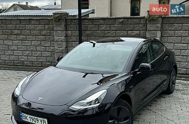 Tesla Model 3  2019