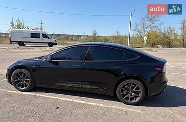 Tesla Model 3  2019