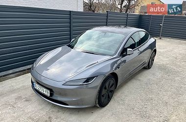 Tesla Model 3  2024