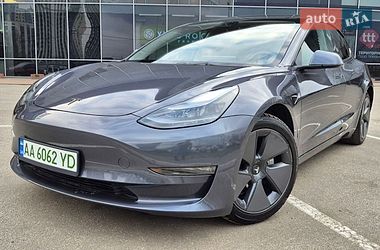 Tesla Model 3  2022