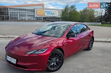 Tesla Model 3  2024