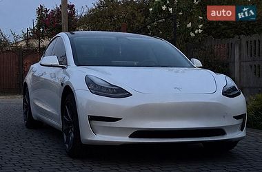 Tesla Model 3  2019