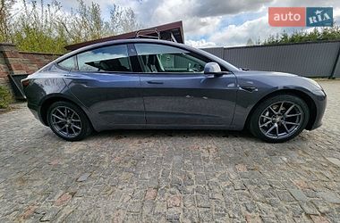 Tesla Model 3  2022