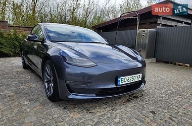 Tesla Model 3  2022