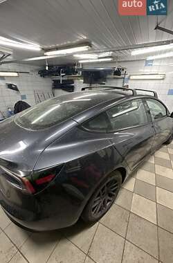 Tesla Model 3  2024