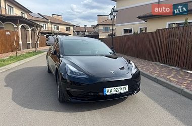 Tesla Model 3  2022