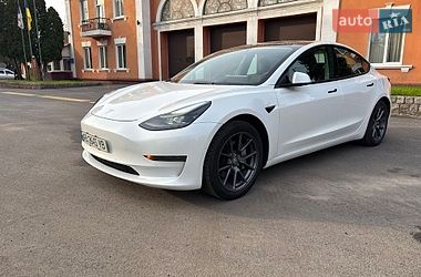 Tesla Model 3  2022