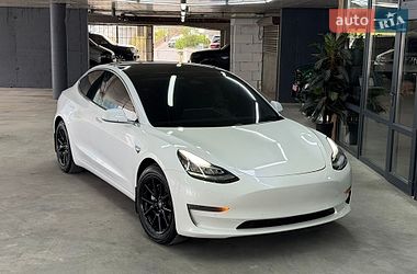 Tesla Model 3  2019