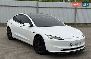 Tesla Model 3  2025