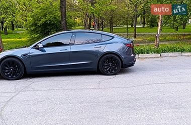 Tesla Model 3  2021