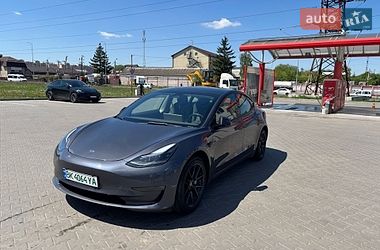 Tesla Model 3  2022