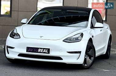Tesla Model 3  2022