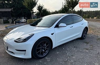 Tesla Model 3  2022