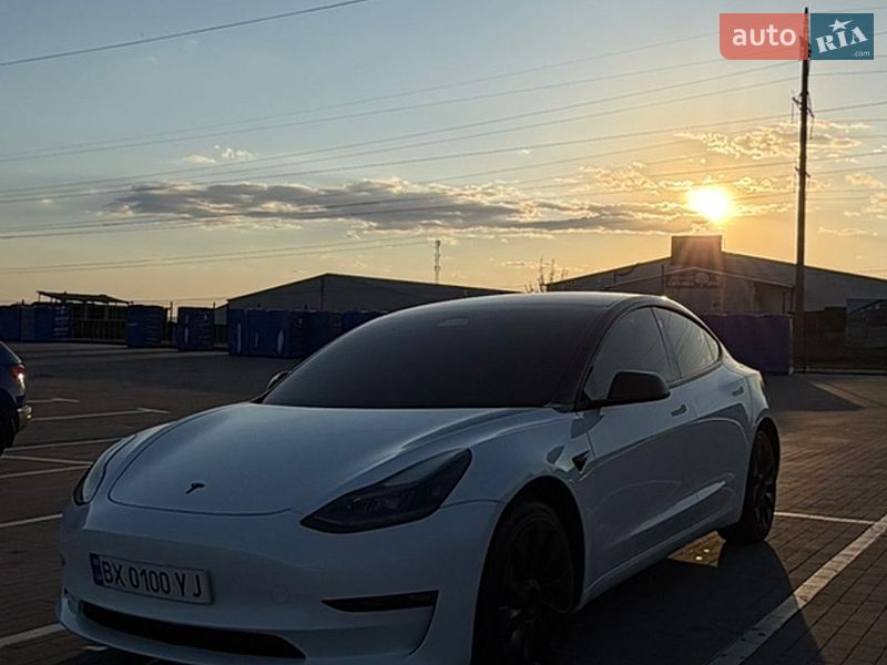 Седан Tesla Model 3 2022 в Виннице