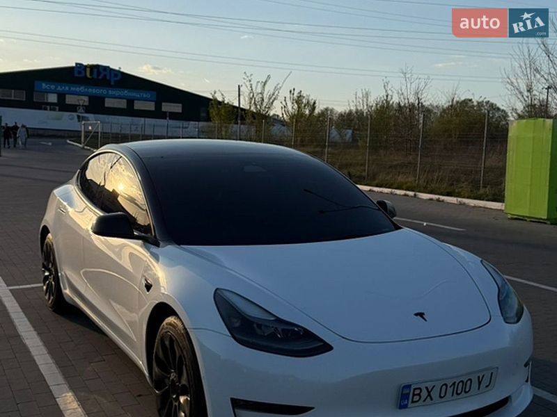 Седан Tesla Model 3 2022 в Виннице