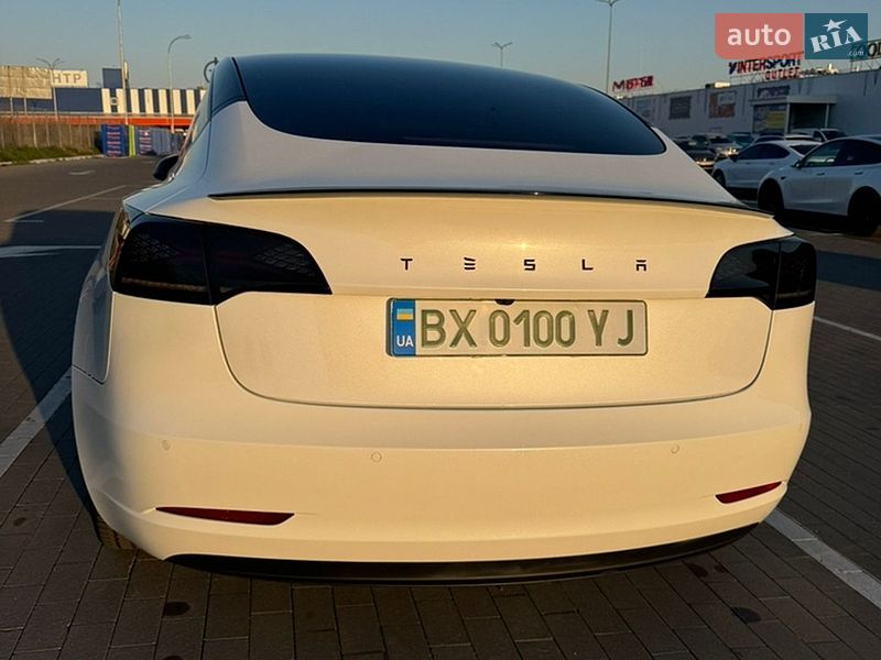 Седан Tesla Model 3 2022 в Виннице