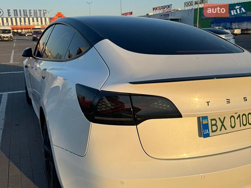 Седан Tesla Model 3 2022 в Виннице