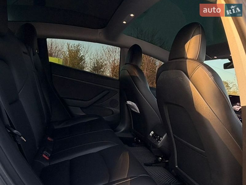 Седан Tesla Model 3 2022 в Виннице