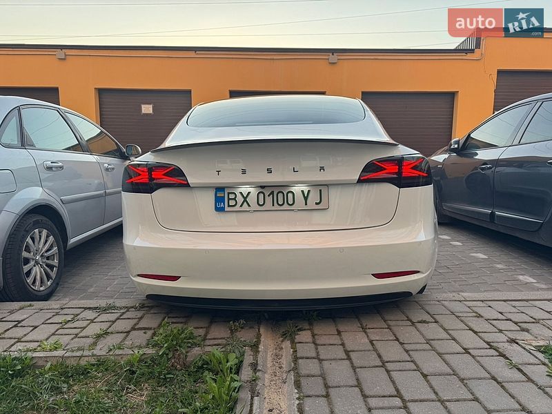 Седан Tesla Model 3 2022 в Виннице
