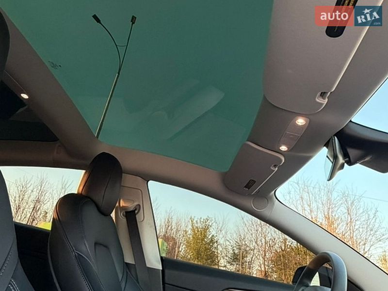 Седан Tesla Model 3 2022 в Виннице