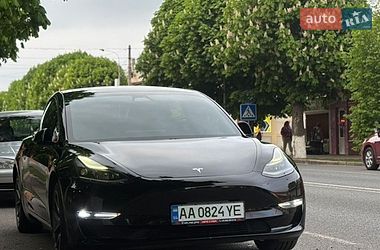 Tesla Model 3  2021
