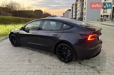 Tesla Model 3  2024