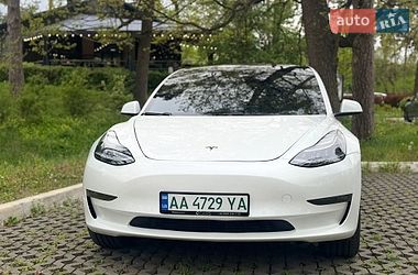 Tesla Model 3  2020