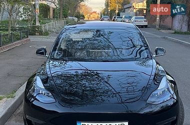 Tesla Model 3  2019