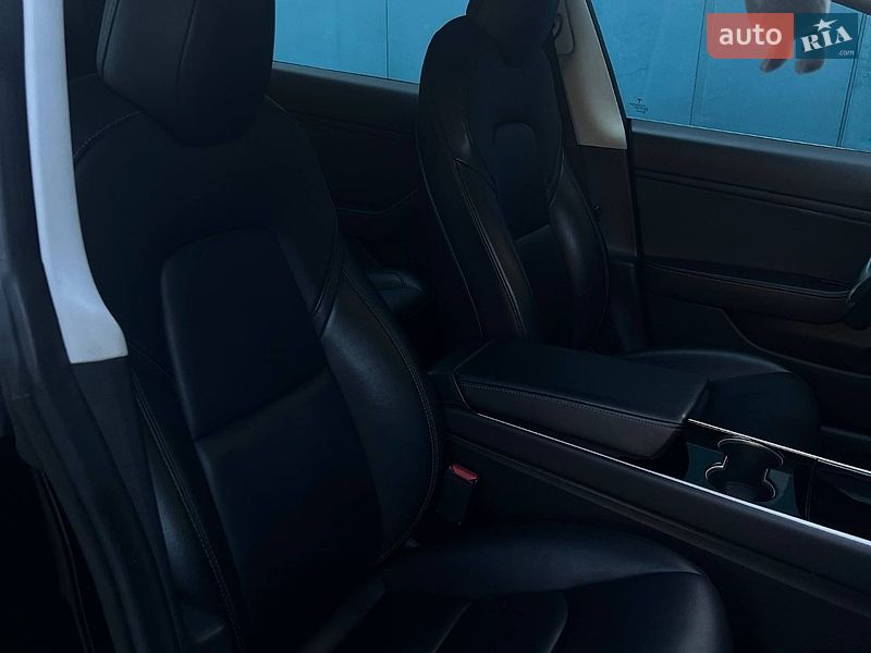 Седан Tesla Model 3 2019 в Одессе