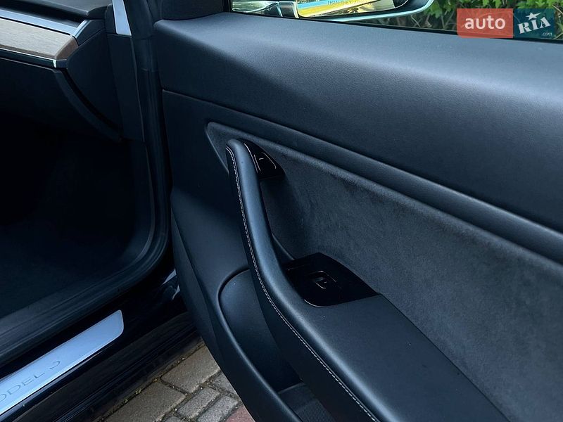 Седан Tesla Model 3 2019 в Одессе