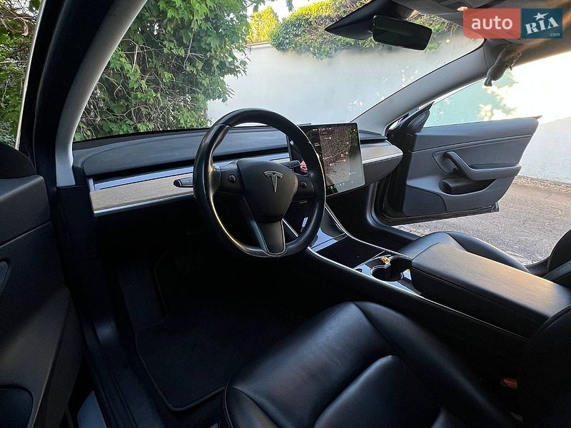 Седан Tesla Model 3 2019 в Одессе