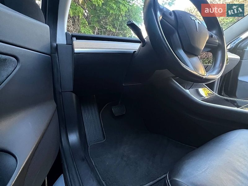 Седан Tesla Model 3 2019 в Одессе