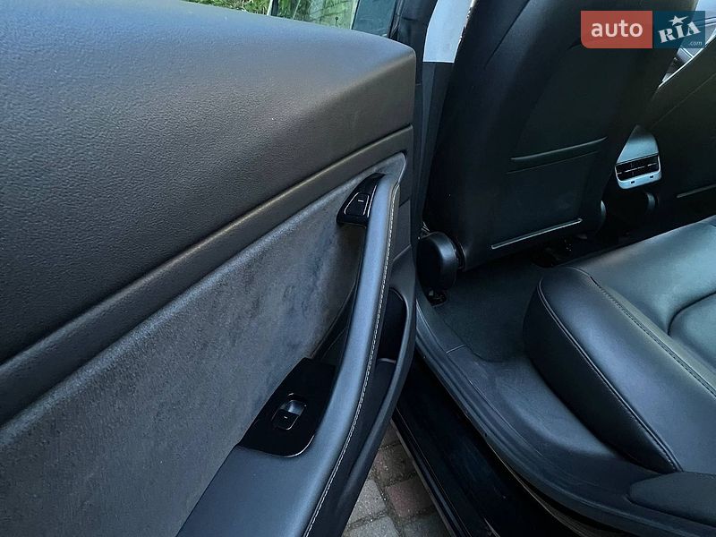 Седан Tesla Model 3 2019 в Одессе