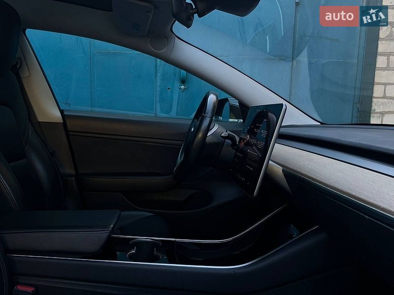 Седан Tesla Model 3 2019 в Одессе