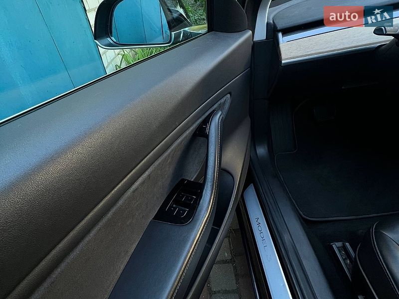 Седан Tesla Model 3 2019 в Одессе